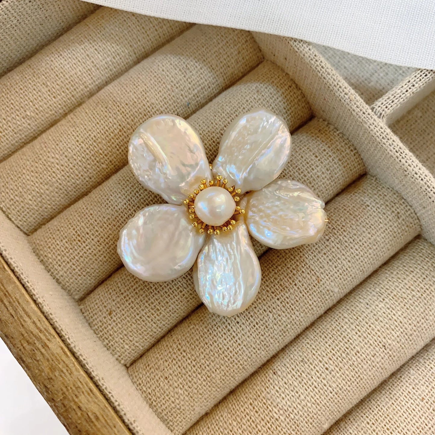 Brass Retro Natural Pearl Flower Brooches Women Jewelry Punk Party T Show Gown Runway Trendy Korean Japan Israel