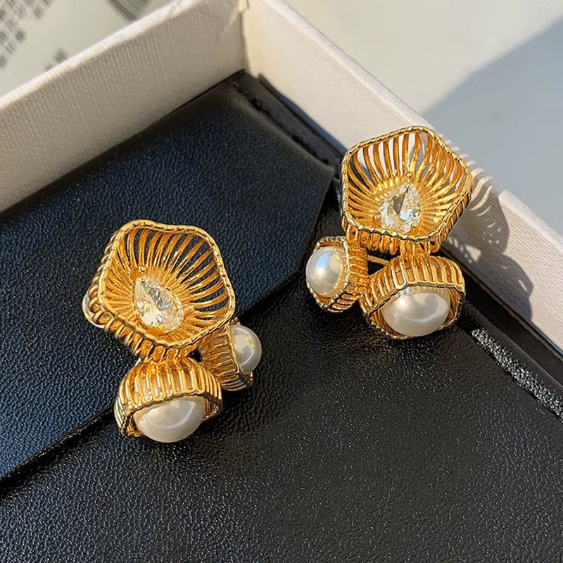 Brass Retro Freshwater Pearl Flower Stud Earrings Women Jewelry Punk Party T Show Gown Runway Korean Japan INS