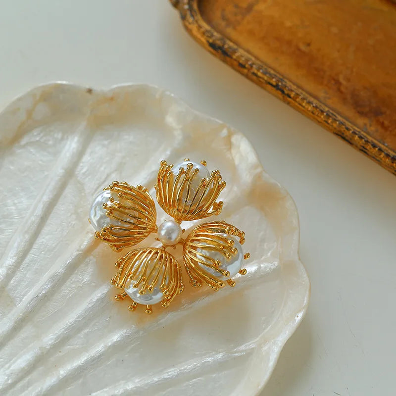 Brass With 18K Faux Pearl Floral Brooches Women Jewelry Punk Party T Show Gown Runway Trendy Korean Japan Israel