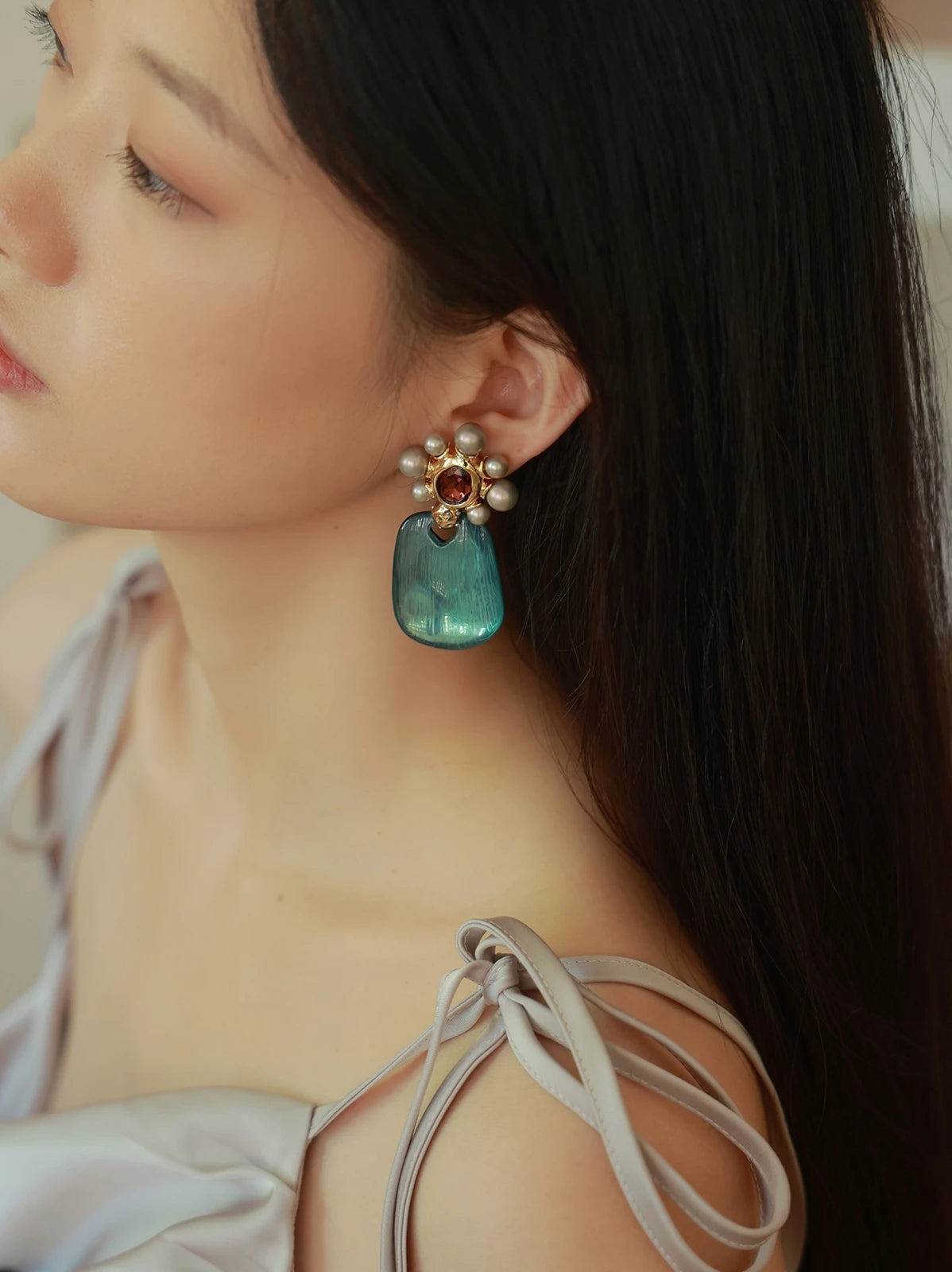 Vintage Style Green Pearl Flower Clip Earrings Women Jewelry Party Boho T Show Gown Runway Rare Korean Japan INS