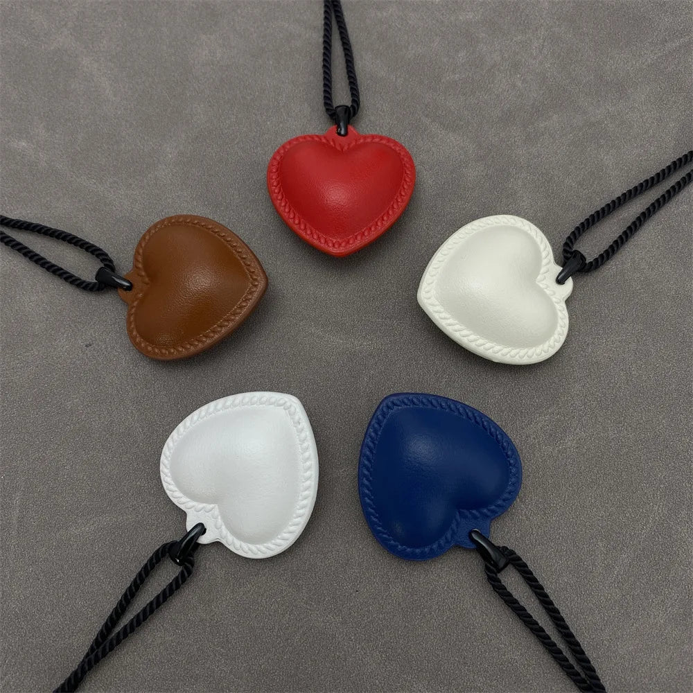 Rode Chain Black Leather Heart Pendant Necklace Women Jewelry Punk Designer Runway Rare Gown Boho Japan Korean