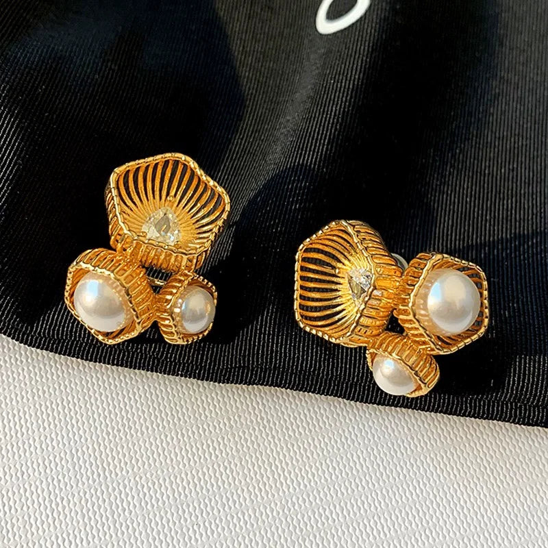 Brass Retro Freshwater Pearl Flower Stud Earrings Women Jewelry Punk Party T Show Gown Runway Korean Japan INS