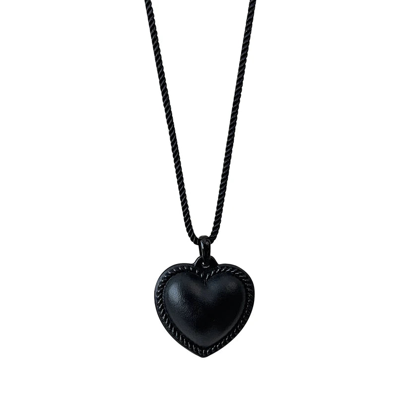Rode Chain Black Leather Heart Pendant Necklace Women Jewelry Punk Designer Runway Rare Gown Boho Japan Korean
