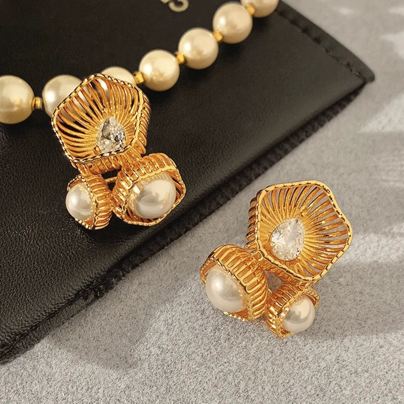 Brass Retro Freshwater Pearl Flower Stud Earrings Women Jewelry Punk Party T Show Gown Runway Korean Japan INS