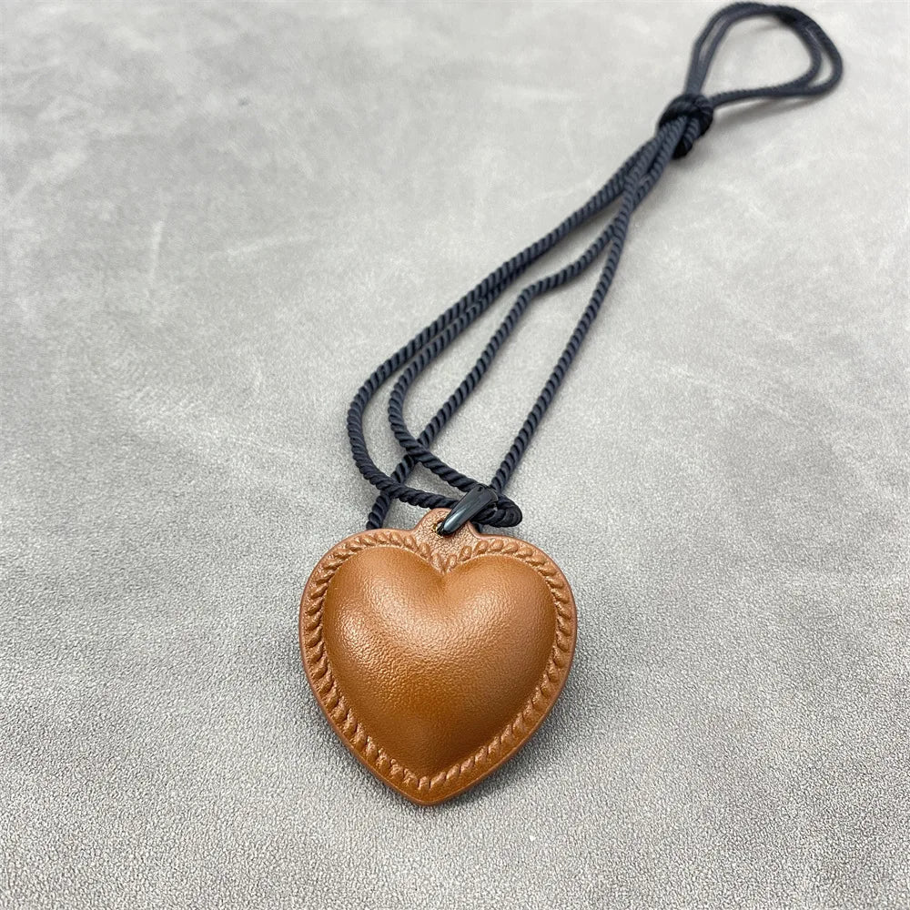 Rode Chain Black Leather Heart Pendant Necklace Women Jewelry Punk Designer Runway Rare Gown Boho Japan Korean