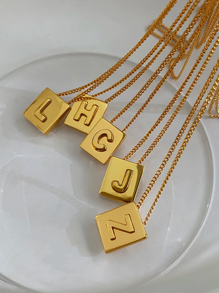 Brass With 18K Tarnish Simply 26 Letters Pendant Necklaces Women Jewelry Punk Hiphop Designer Runway OL Gown Boho Top Japan