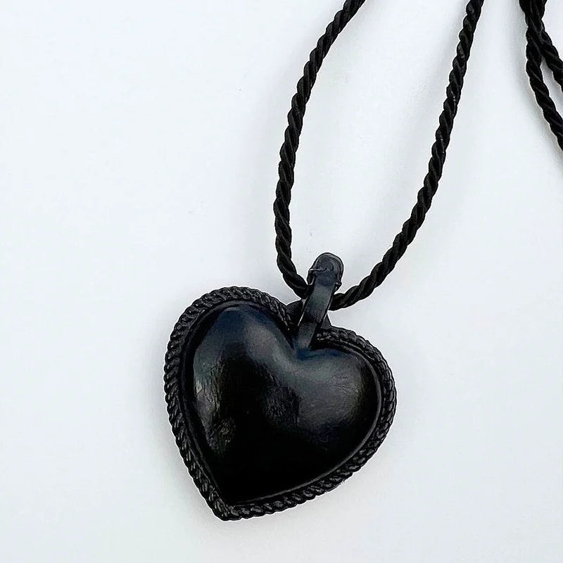Rode Chain Black Leather Heart Pendant Necklace Women Jewelry Punk Designer Runway Rare Gown Boho Japan Korean