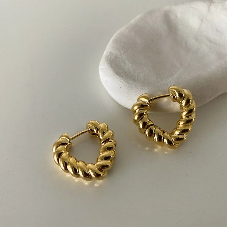 Brass With 18k Gold Cute Size Heart Stud  Earrings Women Jewelry Party Boho T Show Gown Runway  Party Rare Korean Japan Trendy