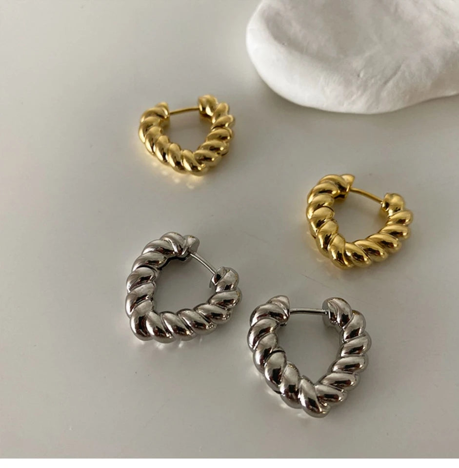 Brass With 18k Gold Cute Size Heart Stud  Earrings Women Jewelry Party Boho T Show Gown Runway  Party Rare Korean Japan Trendy