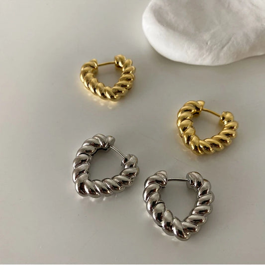 Brass With 18k Gold Cute Size Heart Stud  Earrings Women Jewelry Party Boho T Show Gown Runway  Party Rare Korean Japan Trendy