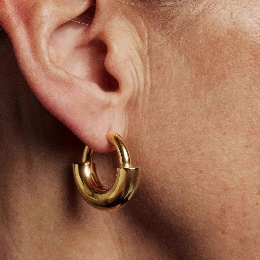 Brass With 18K Small Size Twist Claw Hoop Earrings Women Jewelry Punk Party T Show Gown Runway Trendy  Korean Japan Israel INS