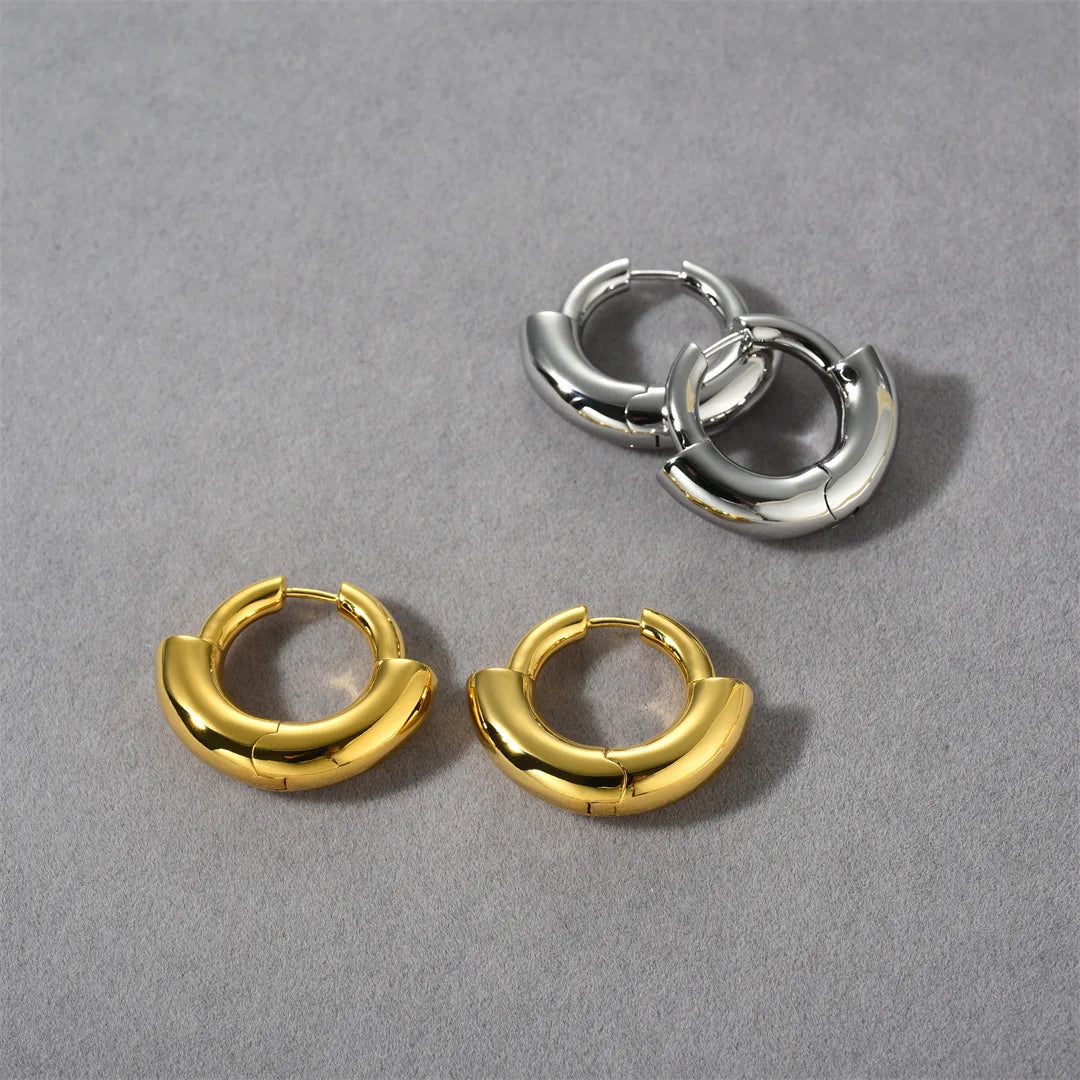 Brass With 18K Small Size Twist Claw Hoop Earrings Women Jewelry Punk Party T Show Gown Runway Trendy  Korean Japan Israel INS