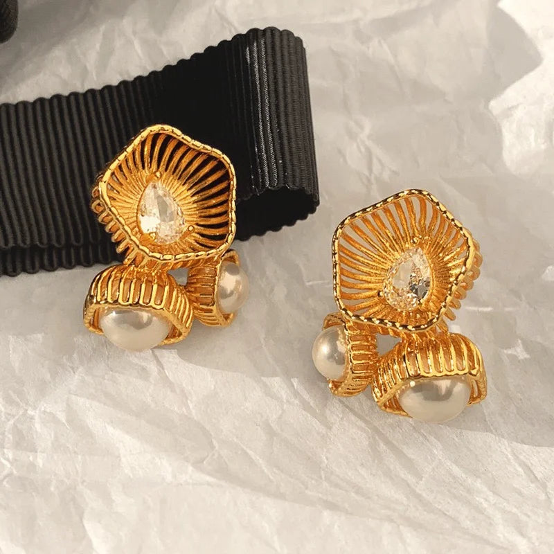 Brass Retro Freshwater Pearl Flower Stud Earrings Women Jewelry Punk Party T Show Gown Runway Korean Japan INS