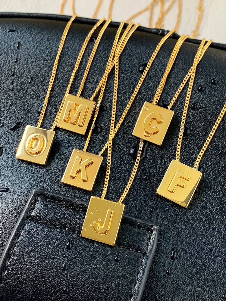 Brass With 18K Tarnish Simply 26 Letters Pendant Necklaces Women Jewelry Punk Hiphop Designer Runway OL Gown Boho Top Japan