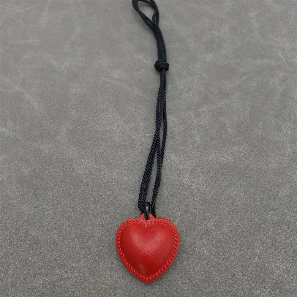 Rode Chain Black Leather Heart Pendant Necklace Women Jewelry Punk Designer Runway Rare Gown Boho Japan Korean